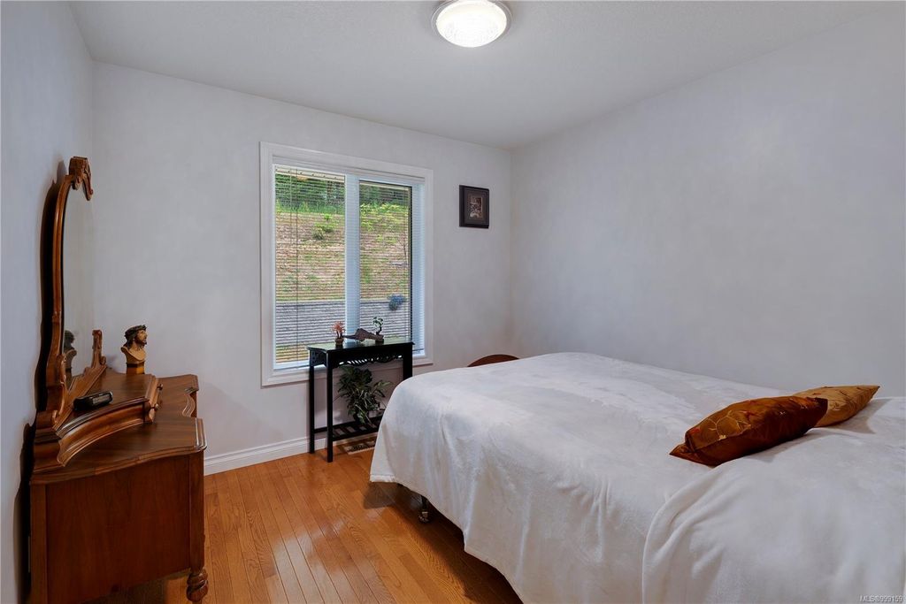 listing image 16044008302759984308