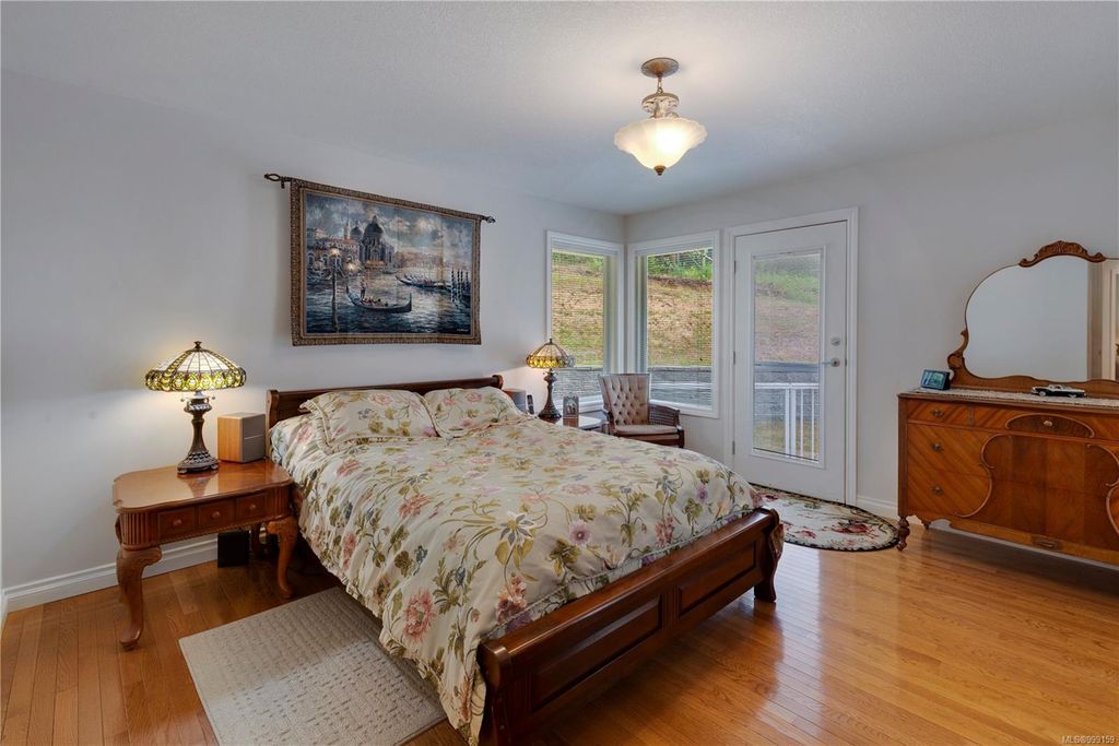 listing image 16042429349031962907