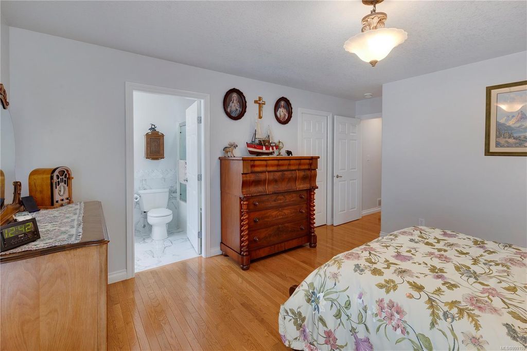 listing image 16042653751057731410