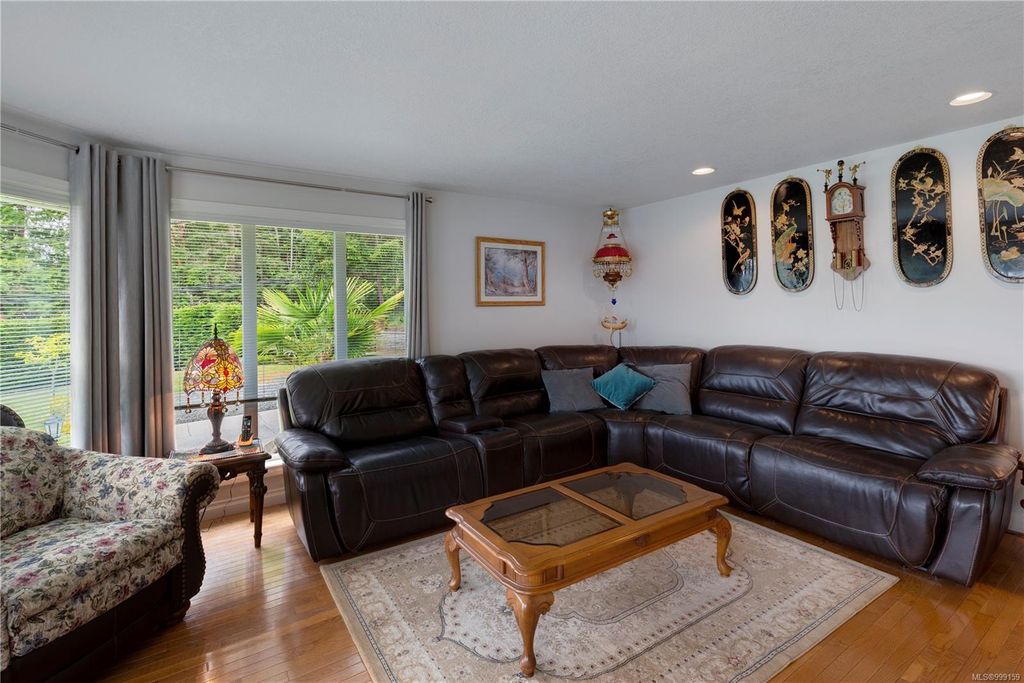 listing image 16043973729730425462