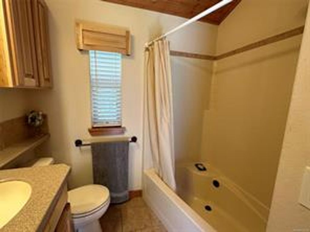 listing image 16045913837056776549