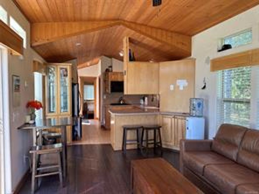 listing image 16042151262453983293