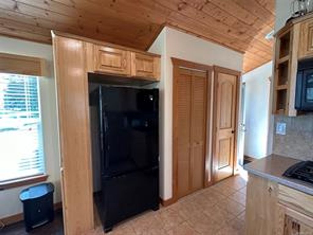 listing image 16047117038066417420