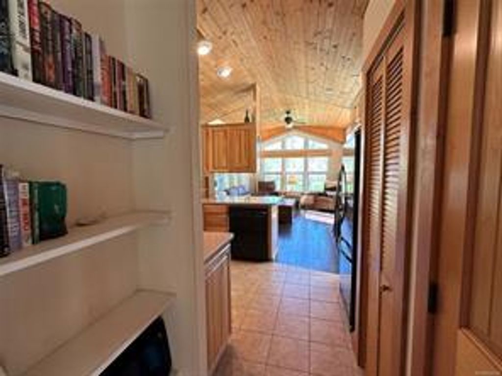 listing image 16044411519673796112