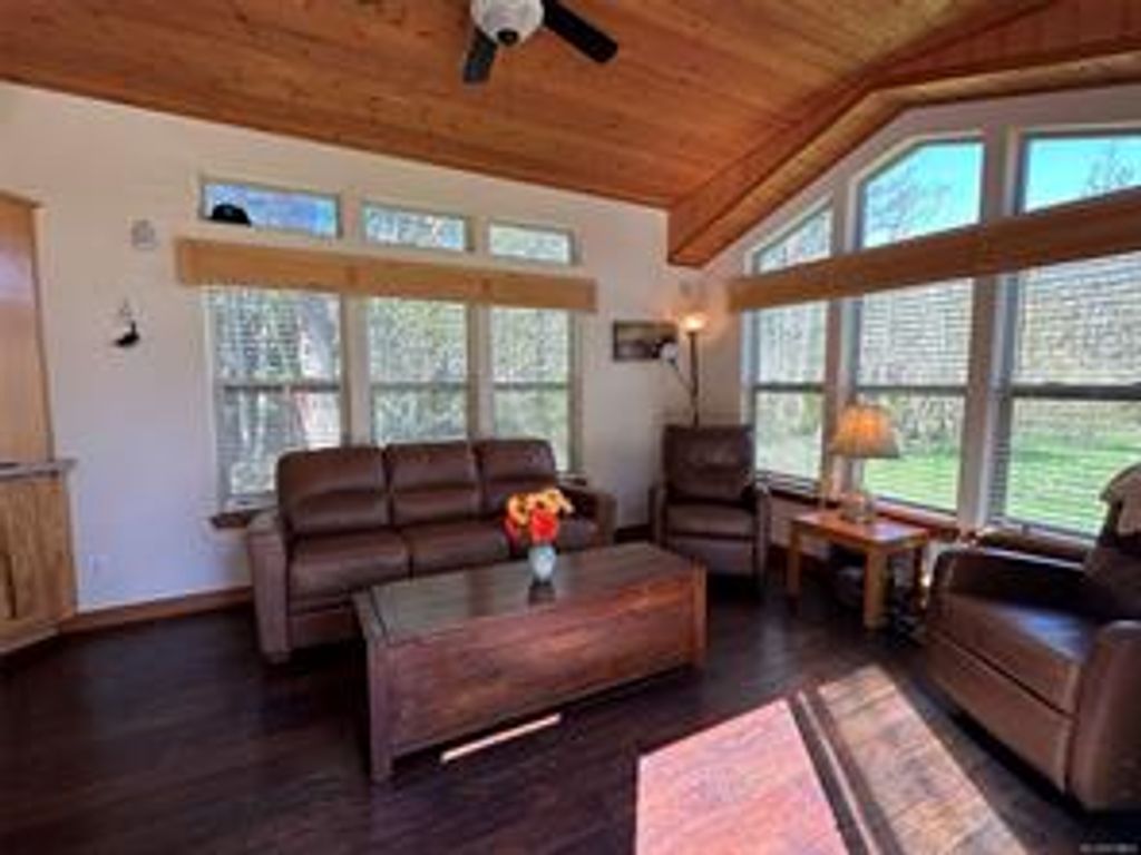 listing image 16043300045462193240