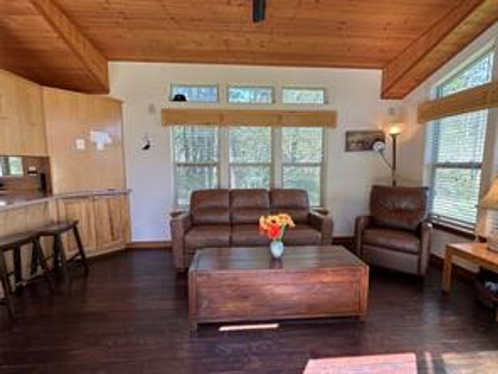 listing image 16041213852130237547