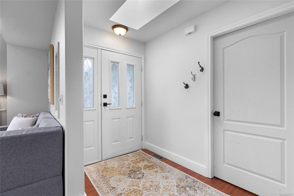 listing image 16048907200573066898
