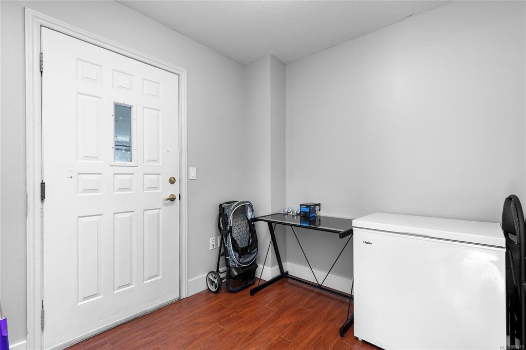 listing image 16046898265044688821