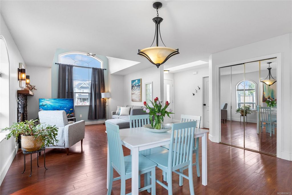 listing image 16049105345783079795