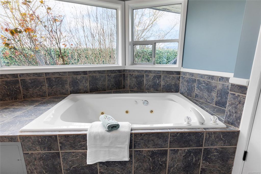 listing image 16048467971238018106