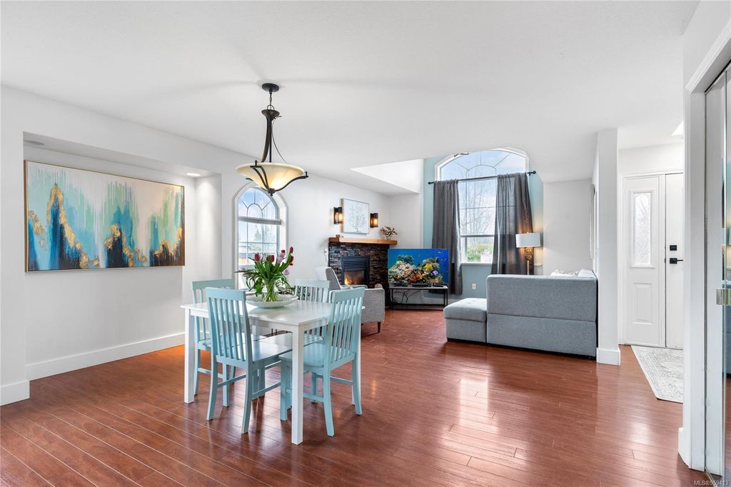 listing image 16046860669387557083