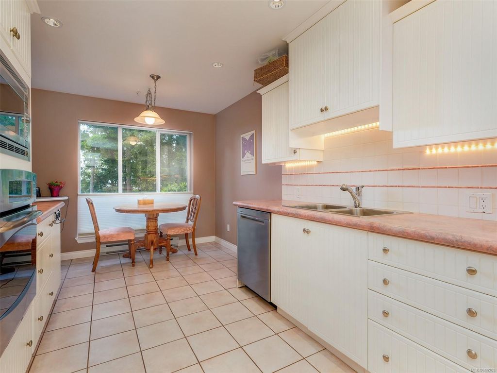 listing image 16049414147143806132