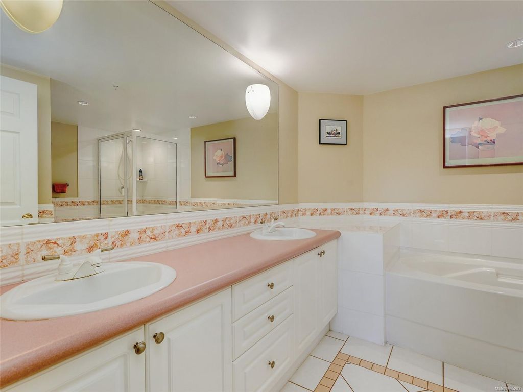 listing image 16049594861133937721