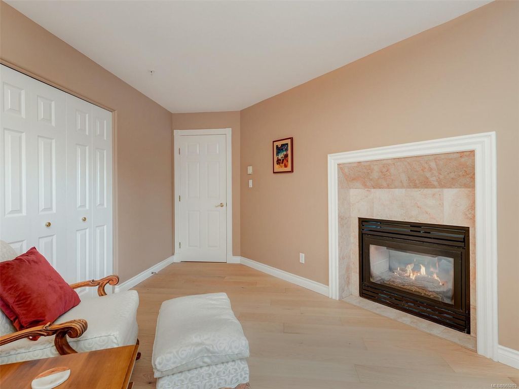 listing image 16043648366022606377