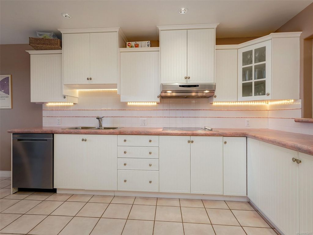 listing image 16044421675628765397