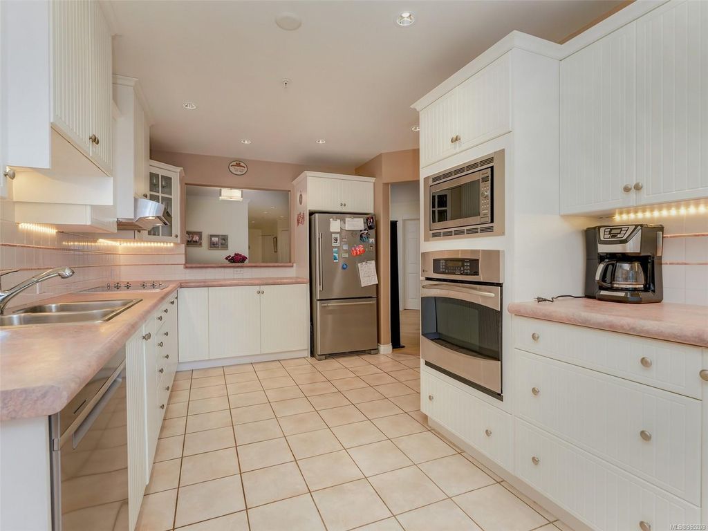 listing image 16047136846460310820