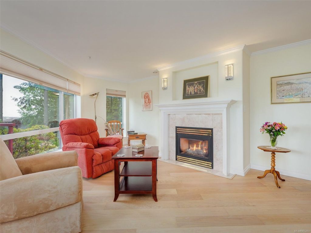 listing image 16044045983321397065