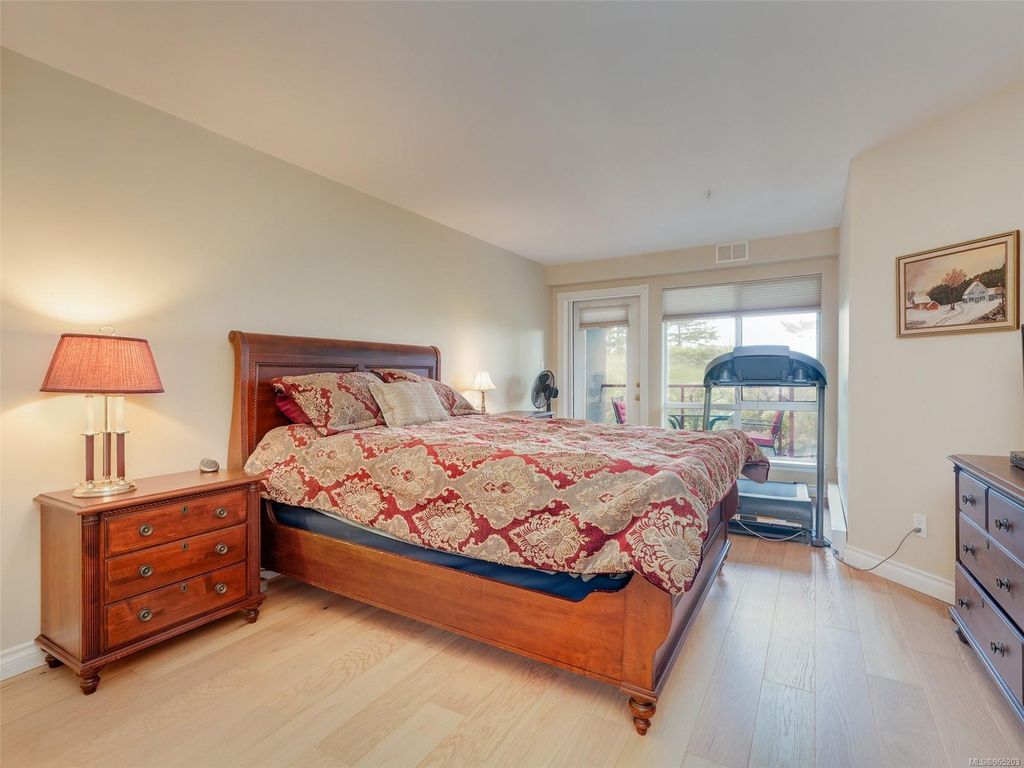 listing image 16040090555642189560