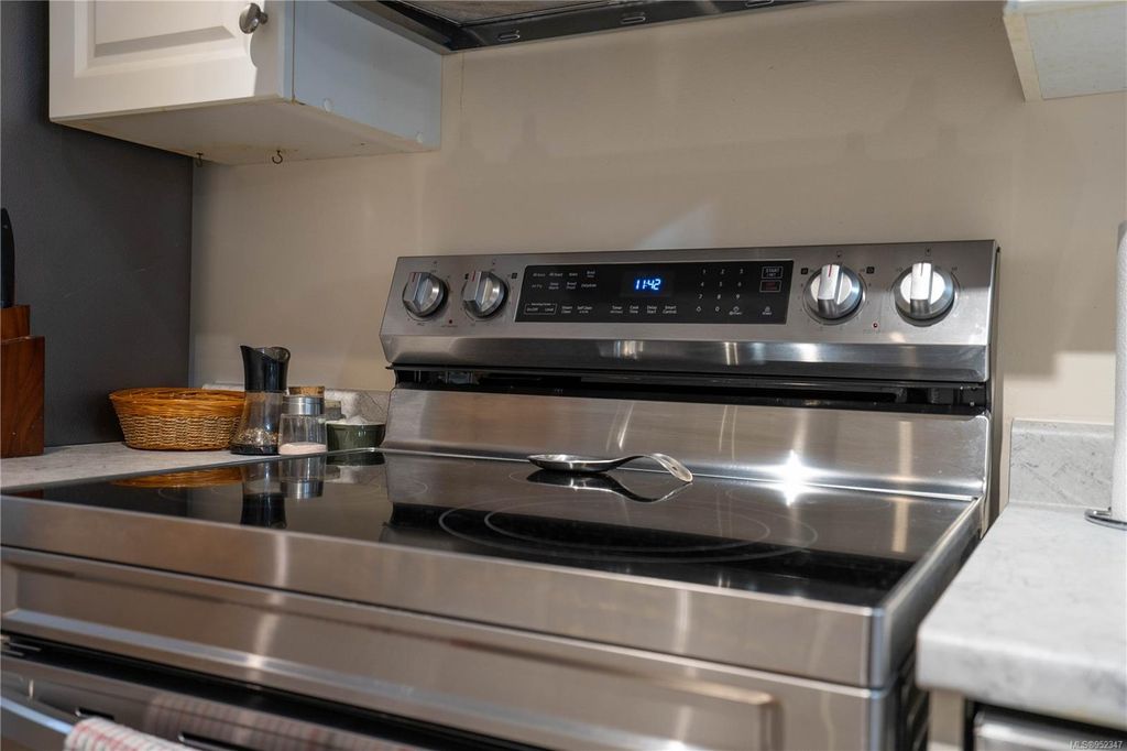 listing image 16042994206325990590