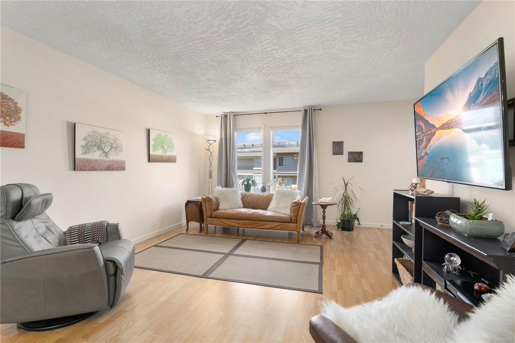 listing image 16044624957471384693