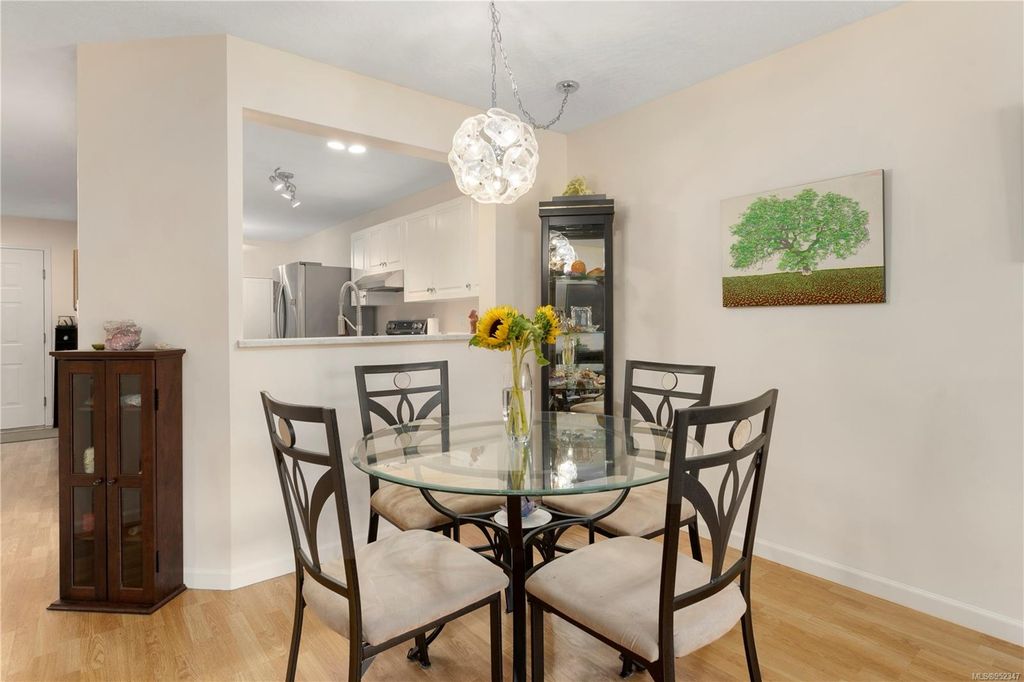 listing image 16044025368686914726