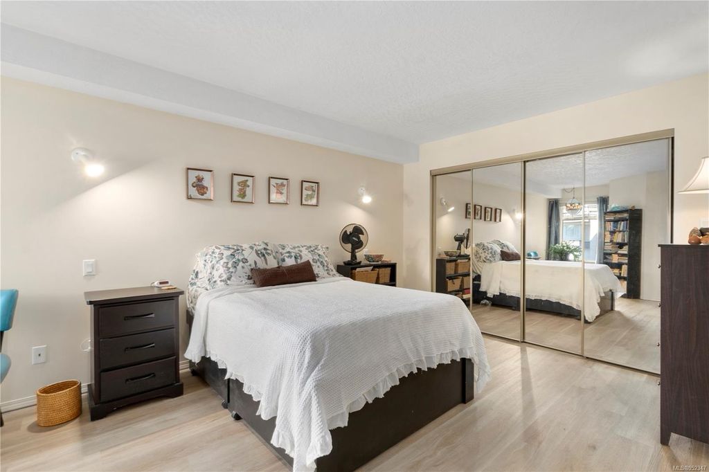 listing image 16045750518416791036