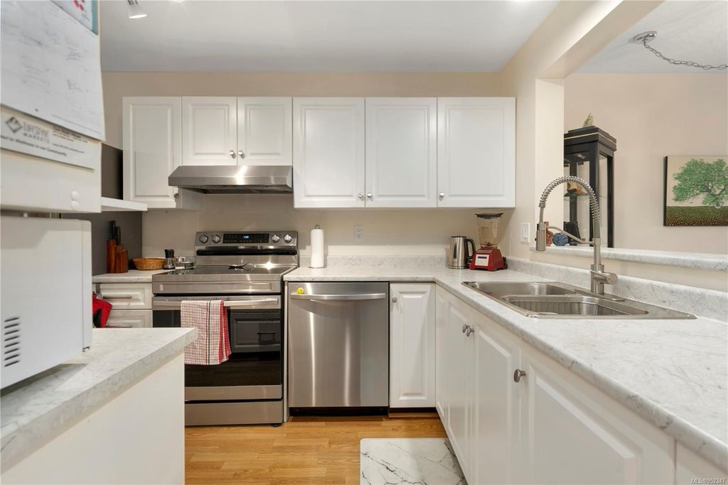 listing image 16040316810852519048