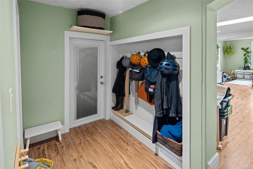 listing image 16043047619414