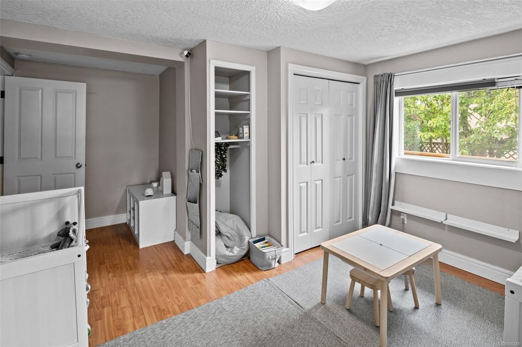 listing image 16042129690867