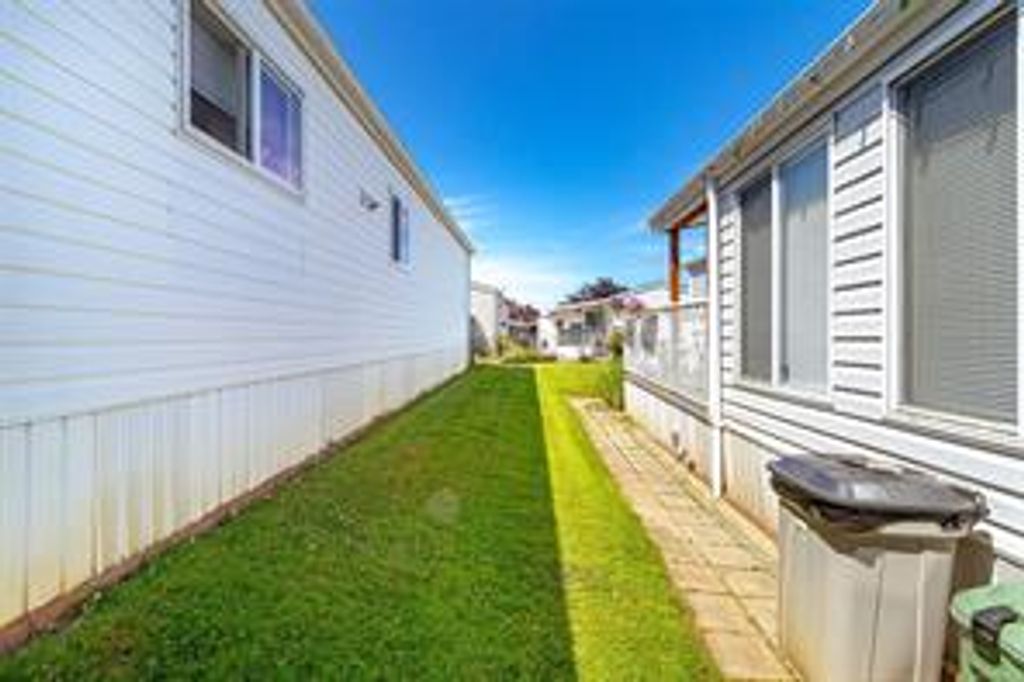 listing image 16044370188887714097
