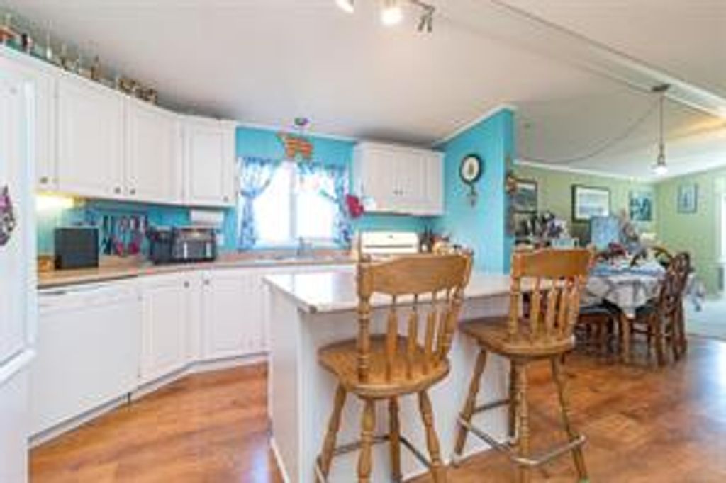 listing image 16041289129737153107
