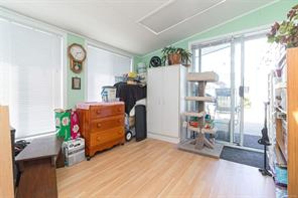 listing image 16048458906156033400