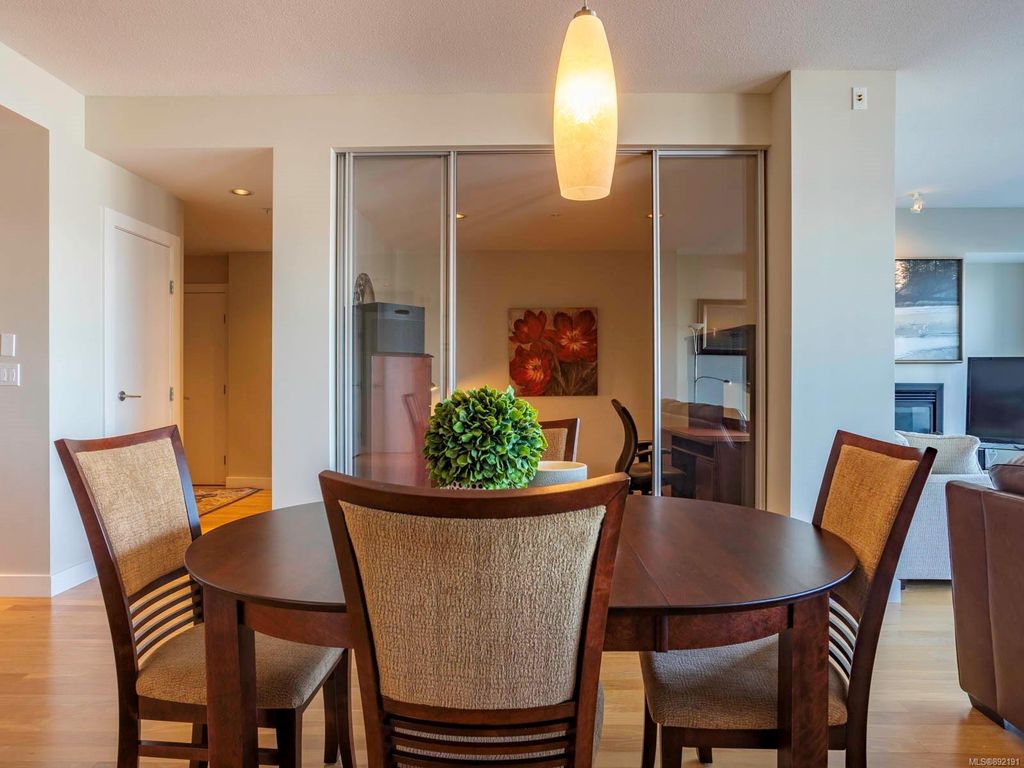 listing image 16041327345931