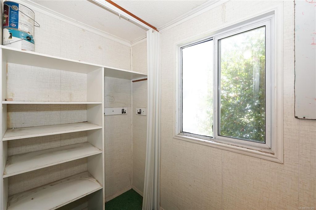 listing image 16046717826596420079