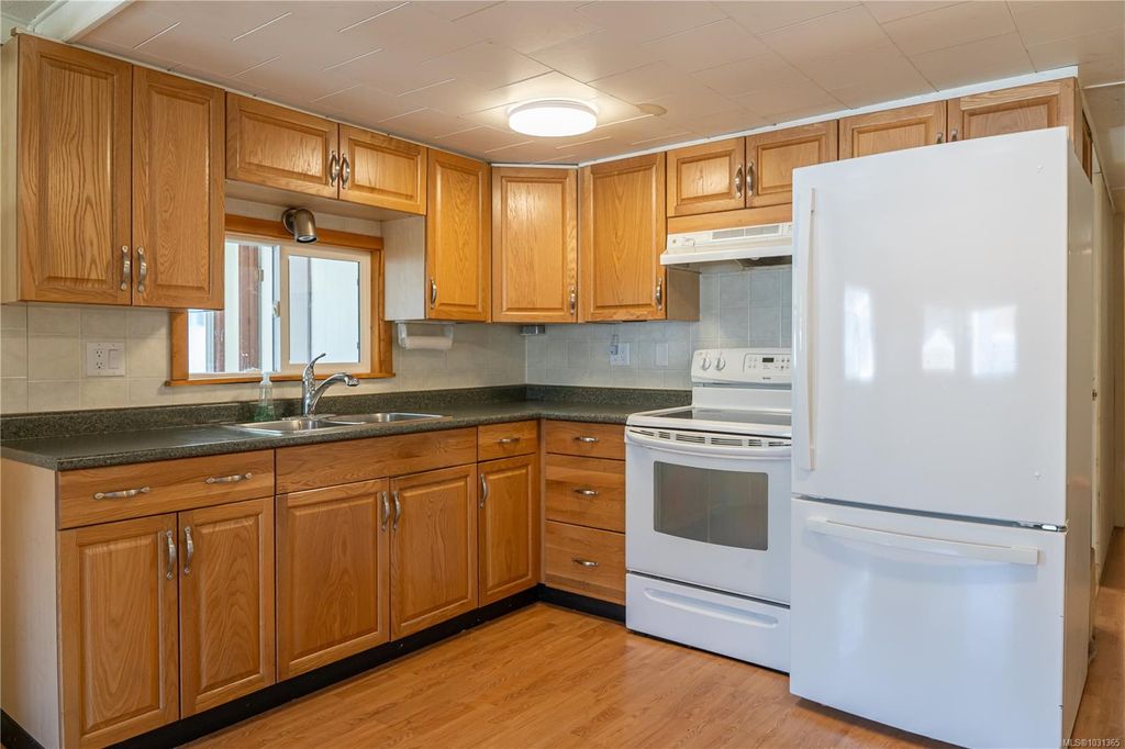 listing image 16043416321077526653