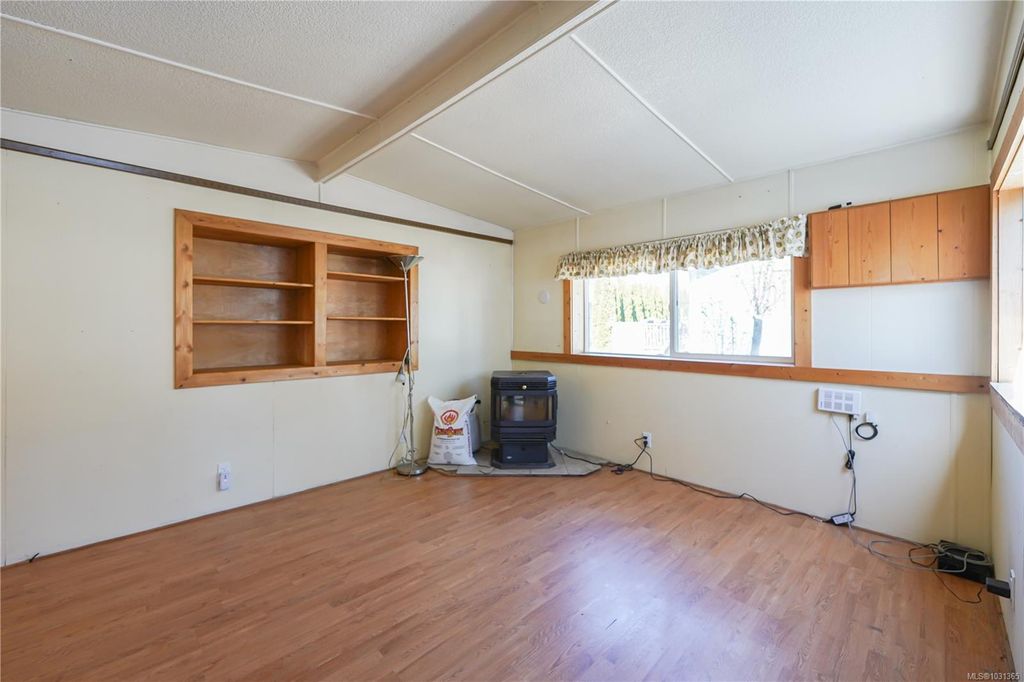 listing image 16041844927506296787