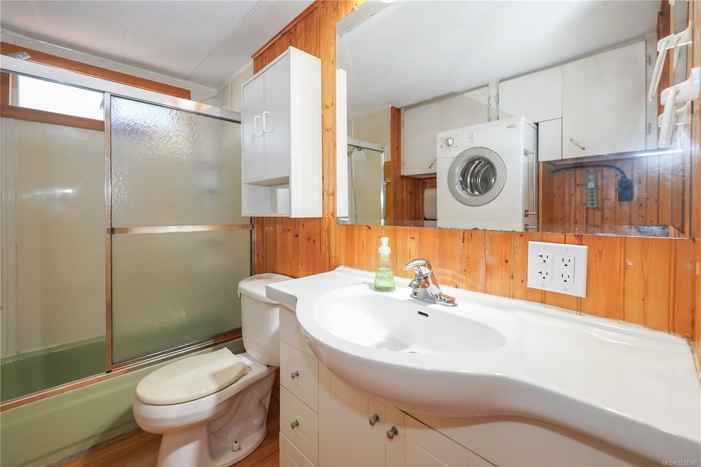 listing image 16045963178838996372