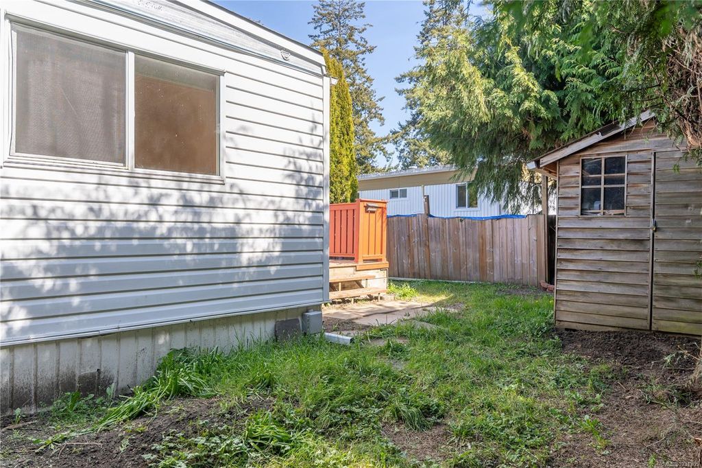 listing image 16043769765190386253