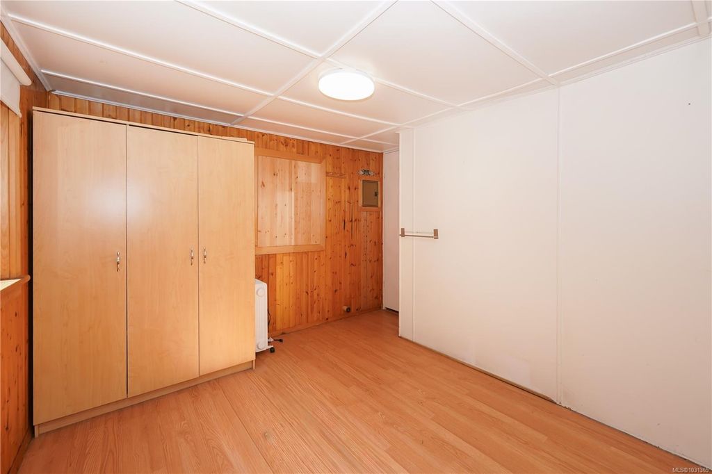 listing image 16043381932620493567