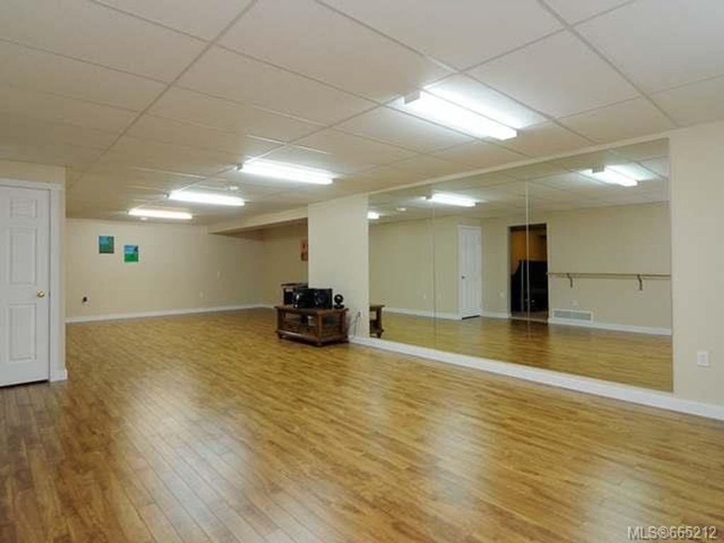 listing image 16044897506581670327