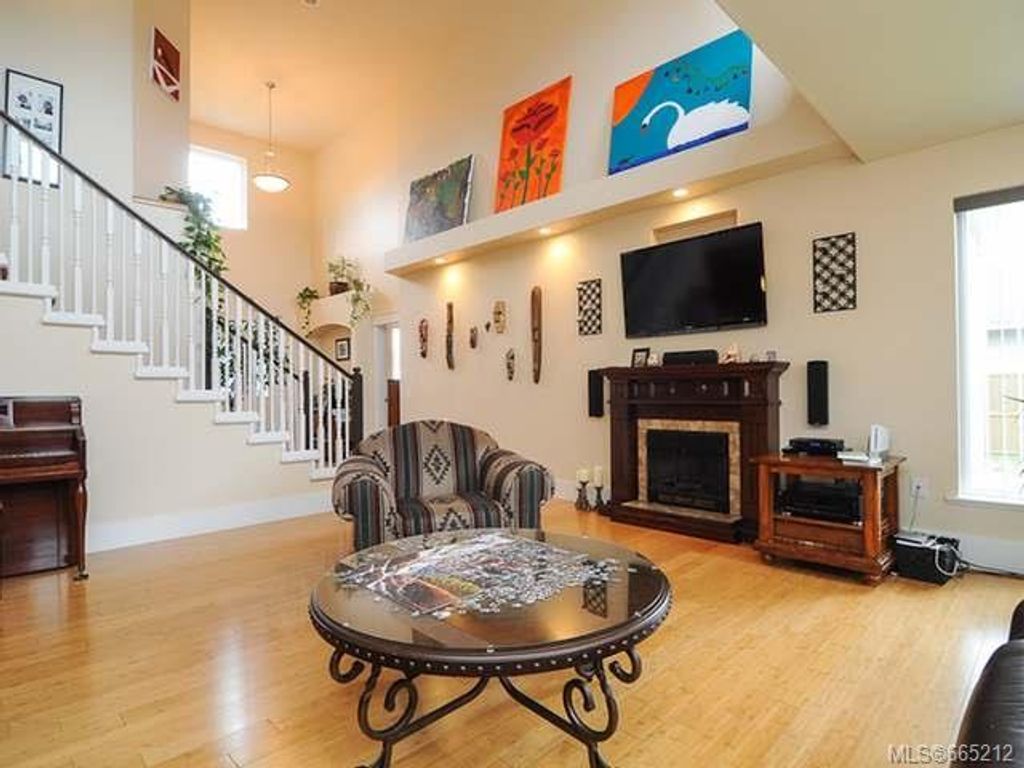listing image 16044315533194931519
