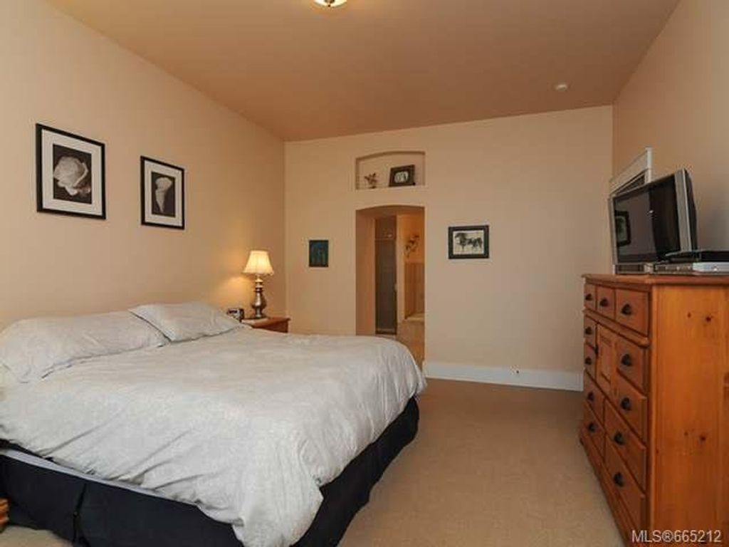 listing image 16048028950604183459