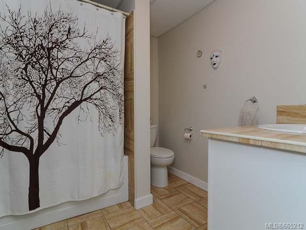 listing image 16048989401878035405