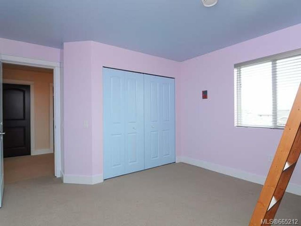 listing image 16046849841042394050