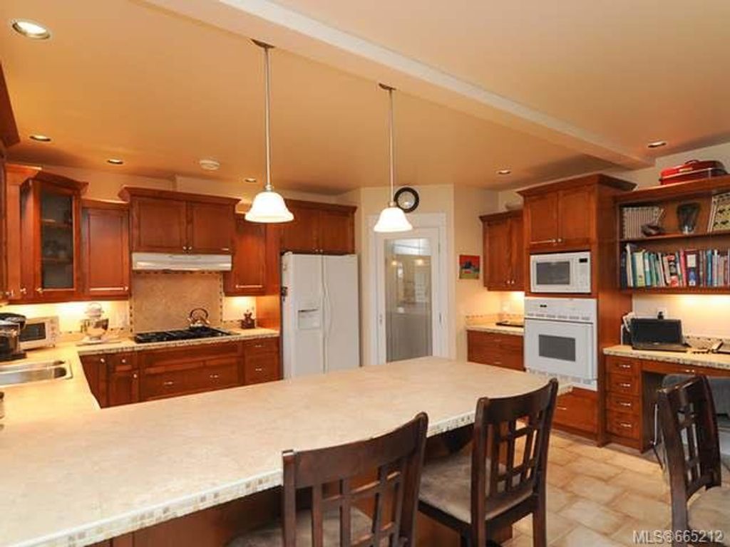 listing image 16048858998429422722