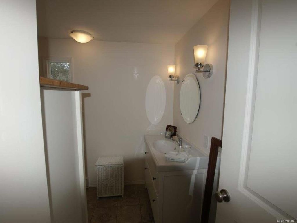listing image 16043880573848059855