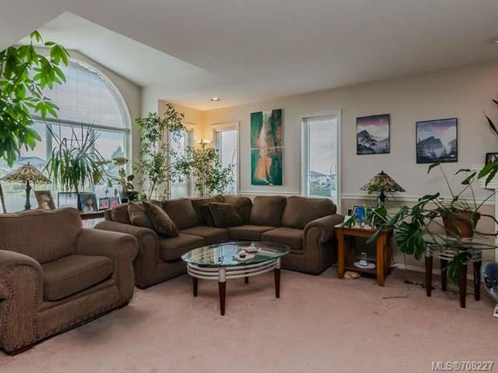 listing image 16049936159361141581