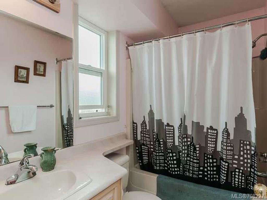 listing image 16046971651079814686