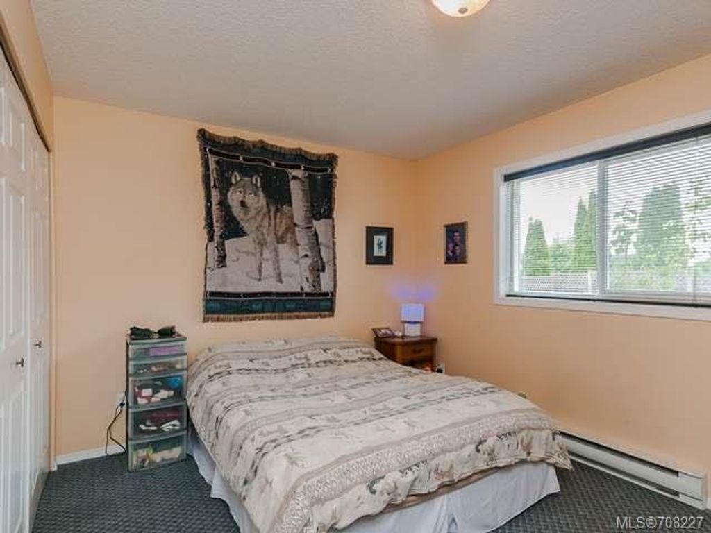 listing image 16047900670940004983