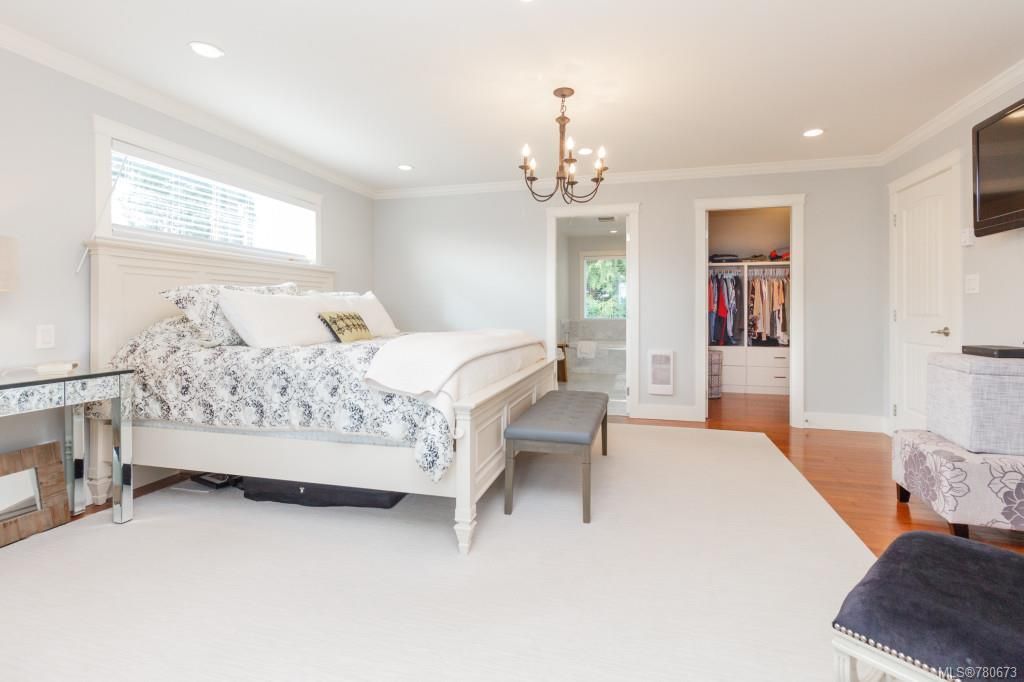 listing image 16049349308344045629
